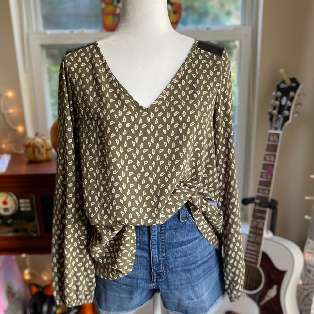 Fall leaves olive flowy open back blouse - L